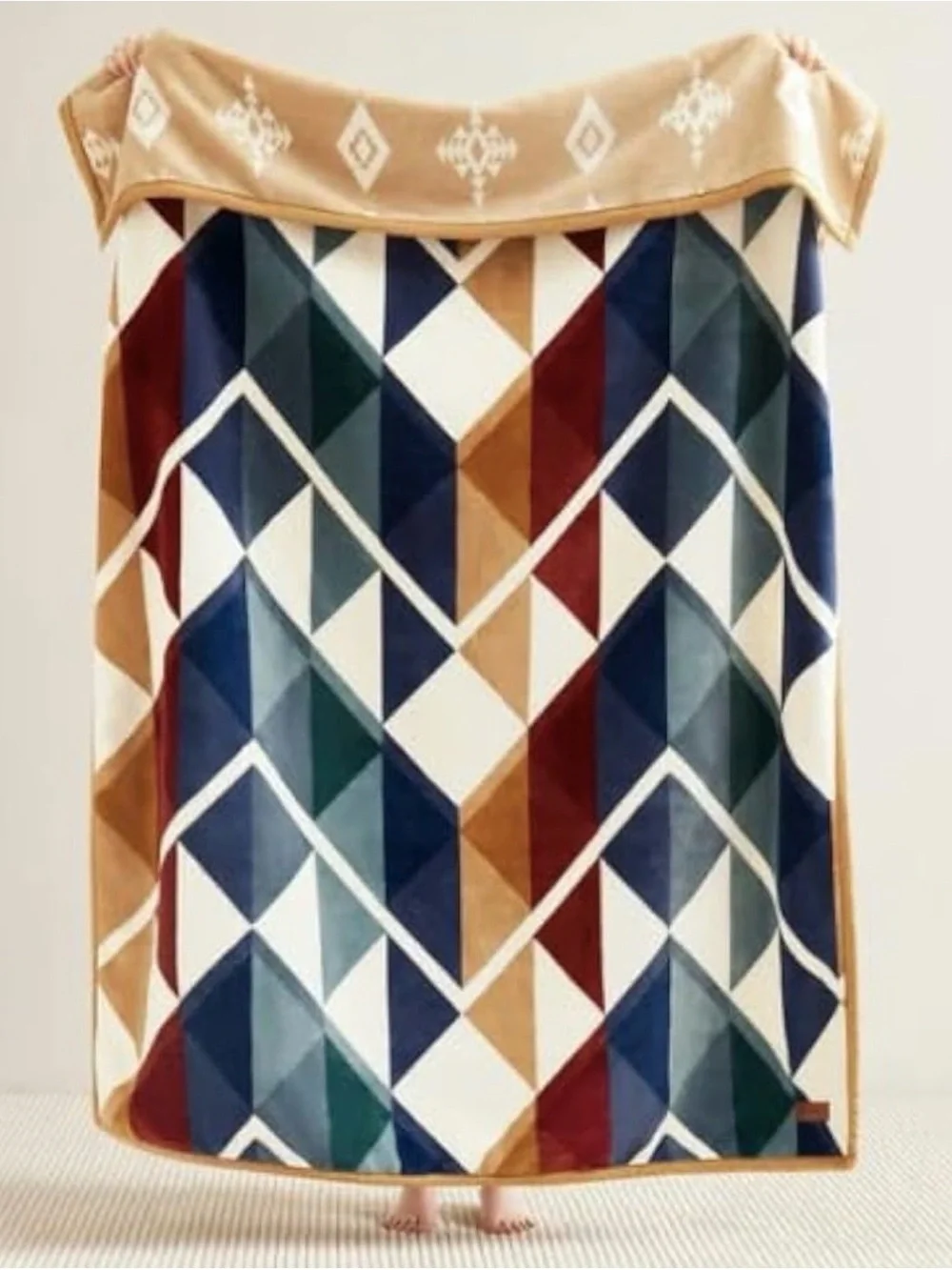 Pendleton Geometric Triangle Pattern Throw Blanket - Picture 9 of 10